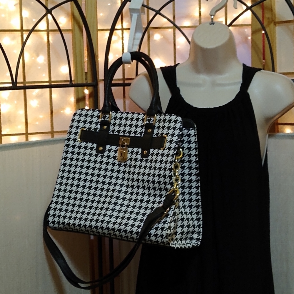 Houndstooth handbag purse.